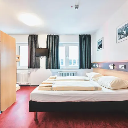 Djh Jugendgaestehaus Adolph Kolping Hostel *