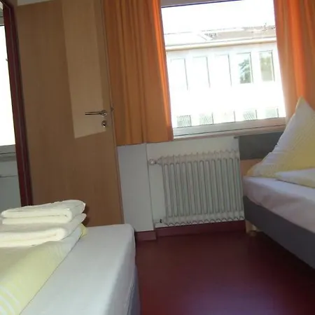 Hostel Djh Jugendgaestehaus Adolph Kolping *